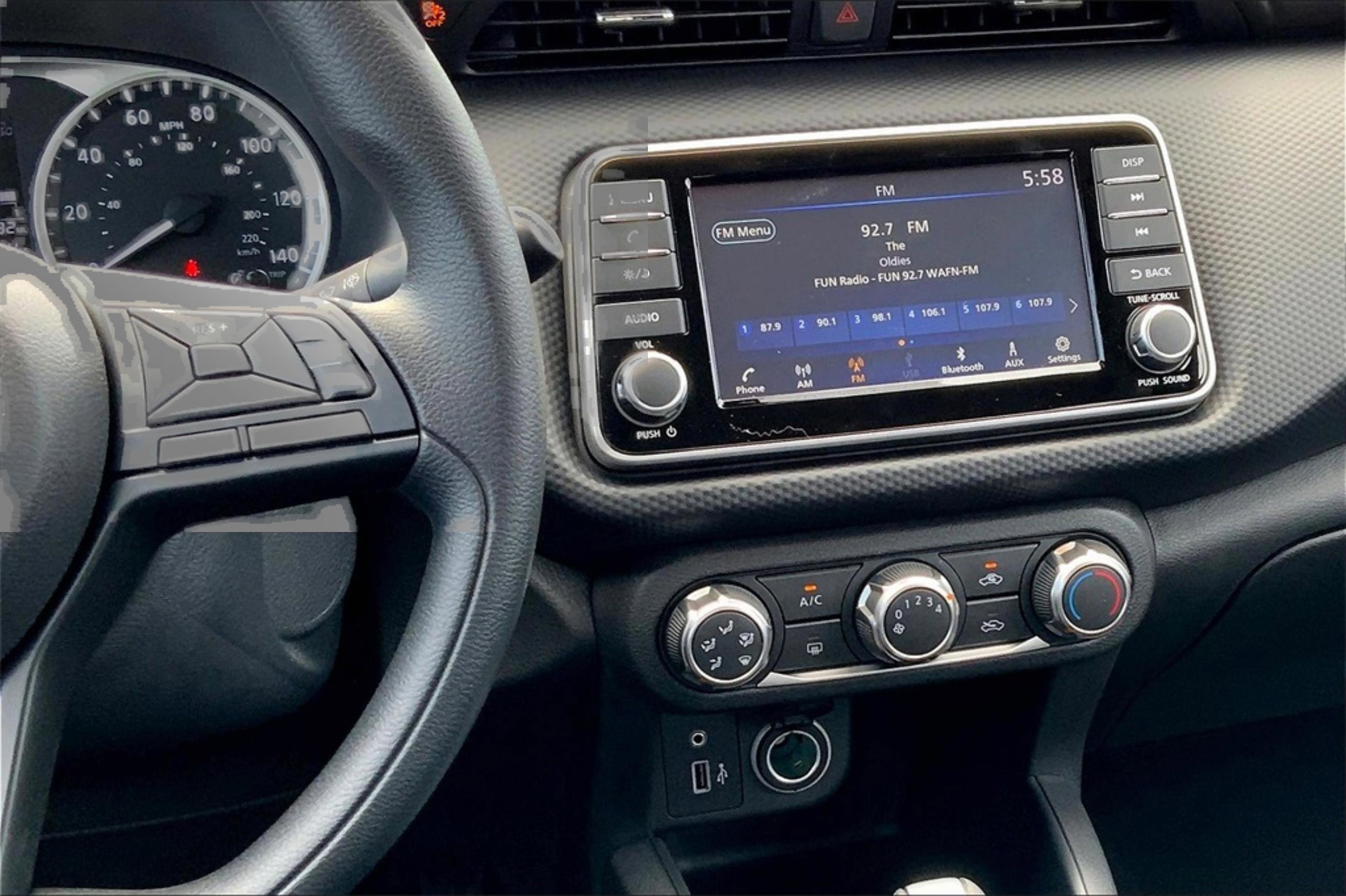 2025 Nissan Kicks Play S photo 4