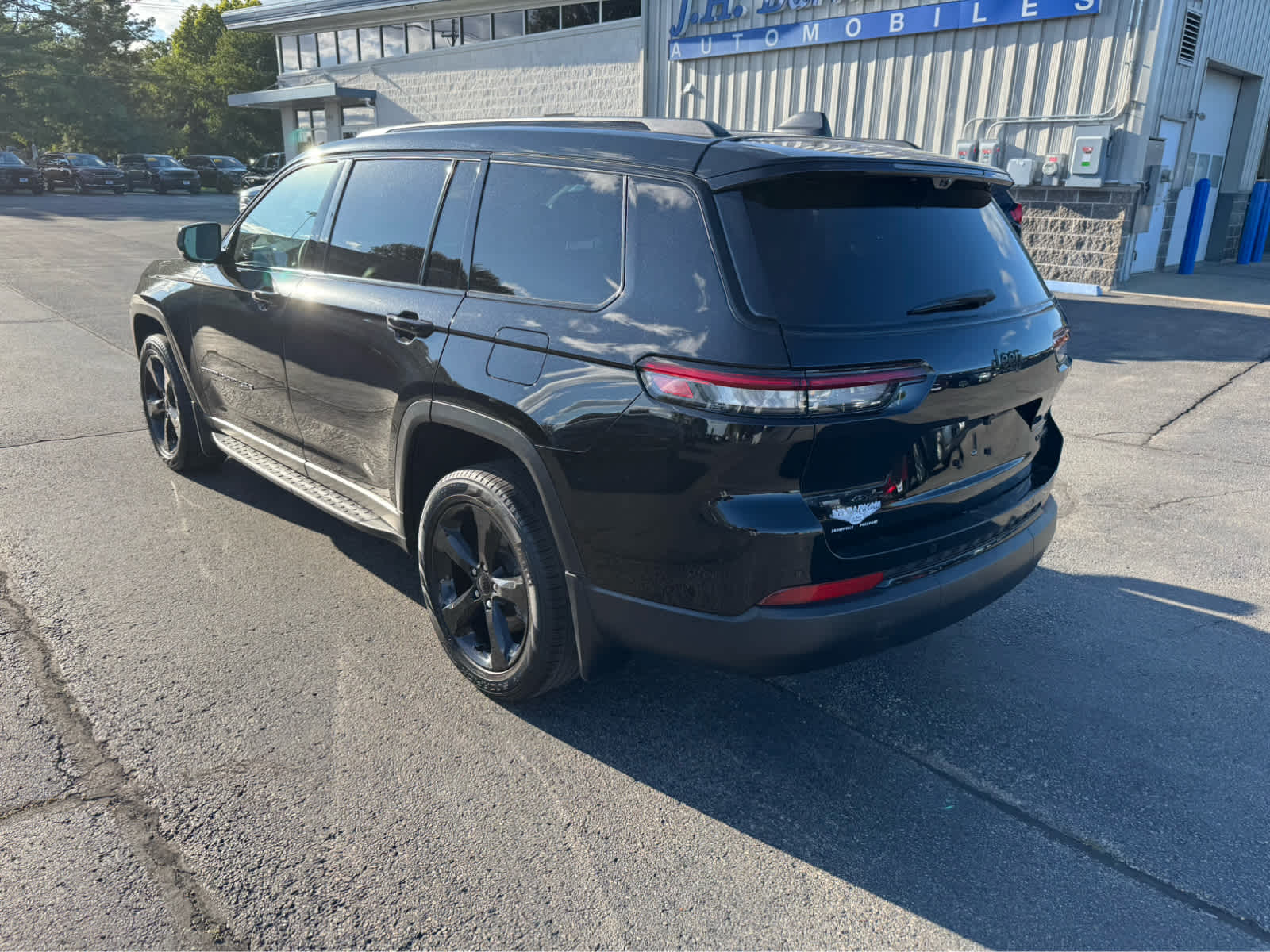 2023 Jeep Grand Cherokee Limited photo 4