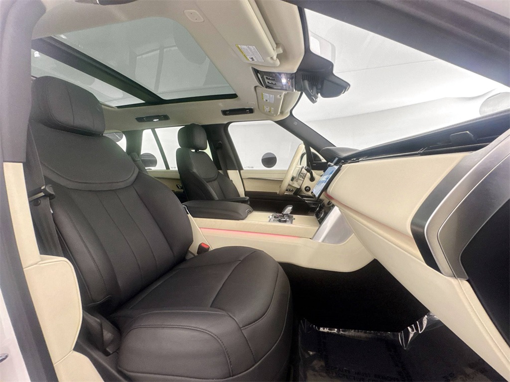 2023 Land Rover Range Rover SE photo 26