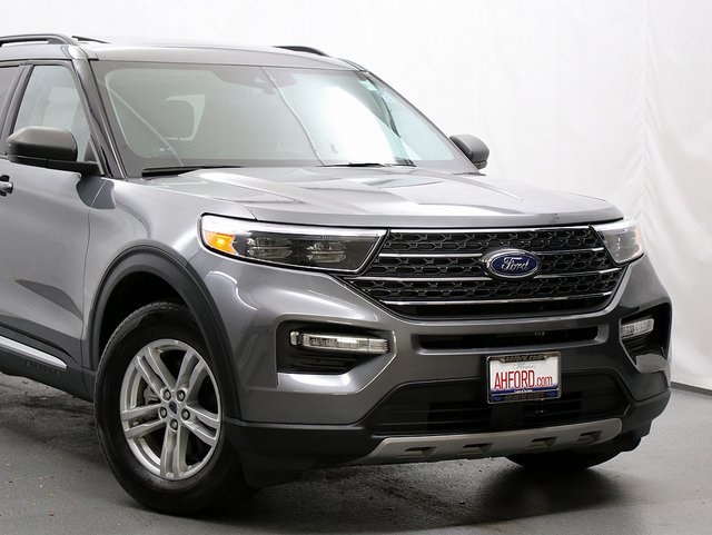 2022 Ford Explorer XLT photo 2