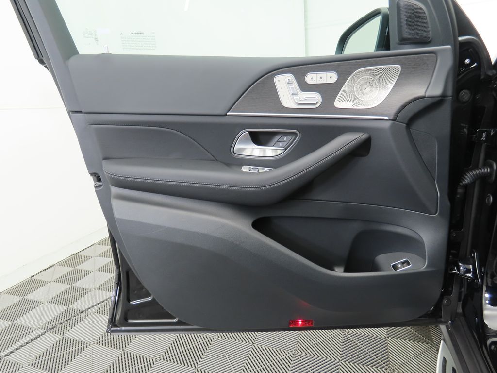 2026 Mercedes Benz GLS 450 4MATIC photo 25