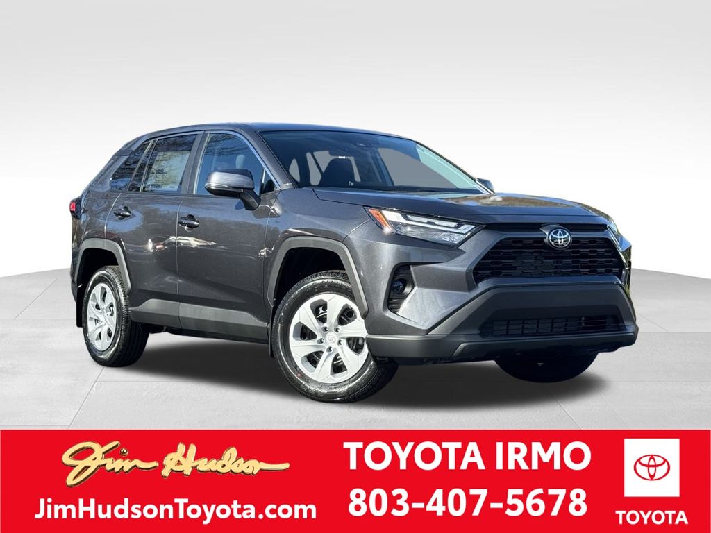 2025 Toyota RAV4 LE's photo