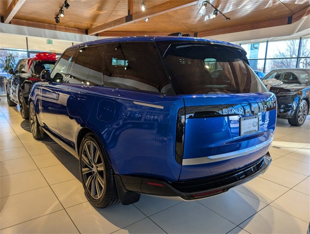 2025 Land Rover Range Rover Autobiography photo 3