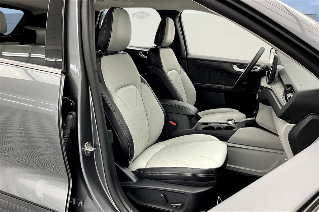 2025 Ford Escape Platinum photo 9