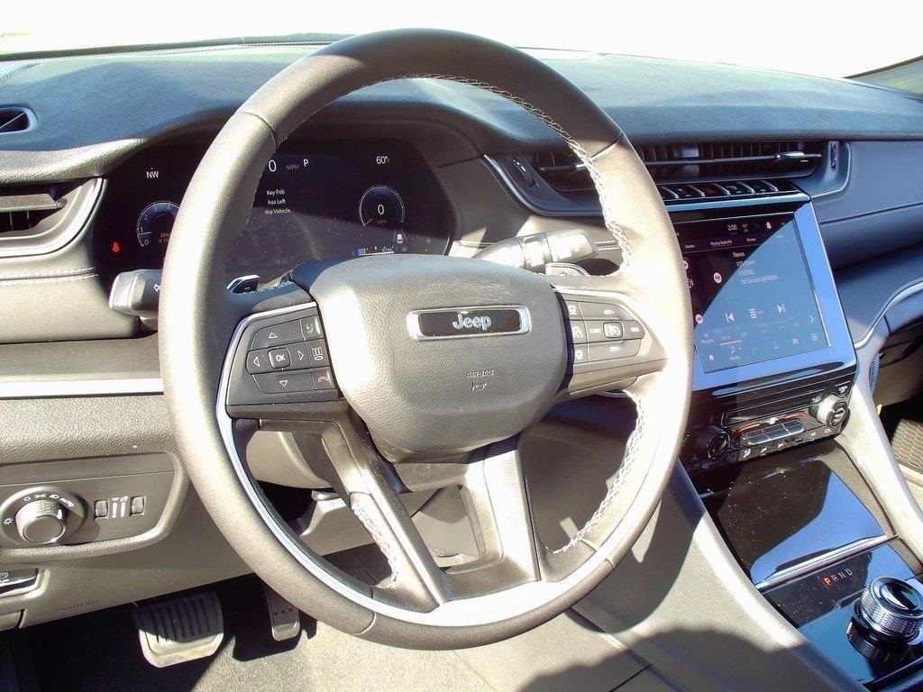 2025 Jeep Grand Cherokee Laredo photo 3