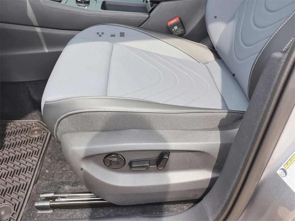 2025 Volkswagen Tiguan SE photo 12