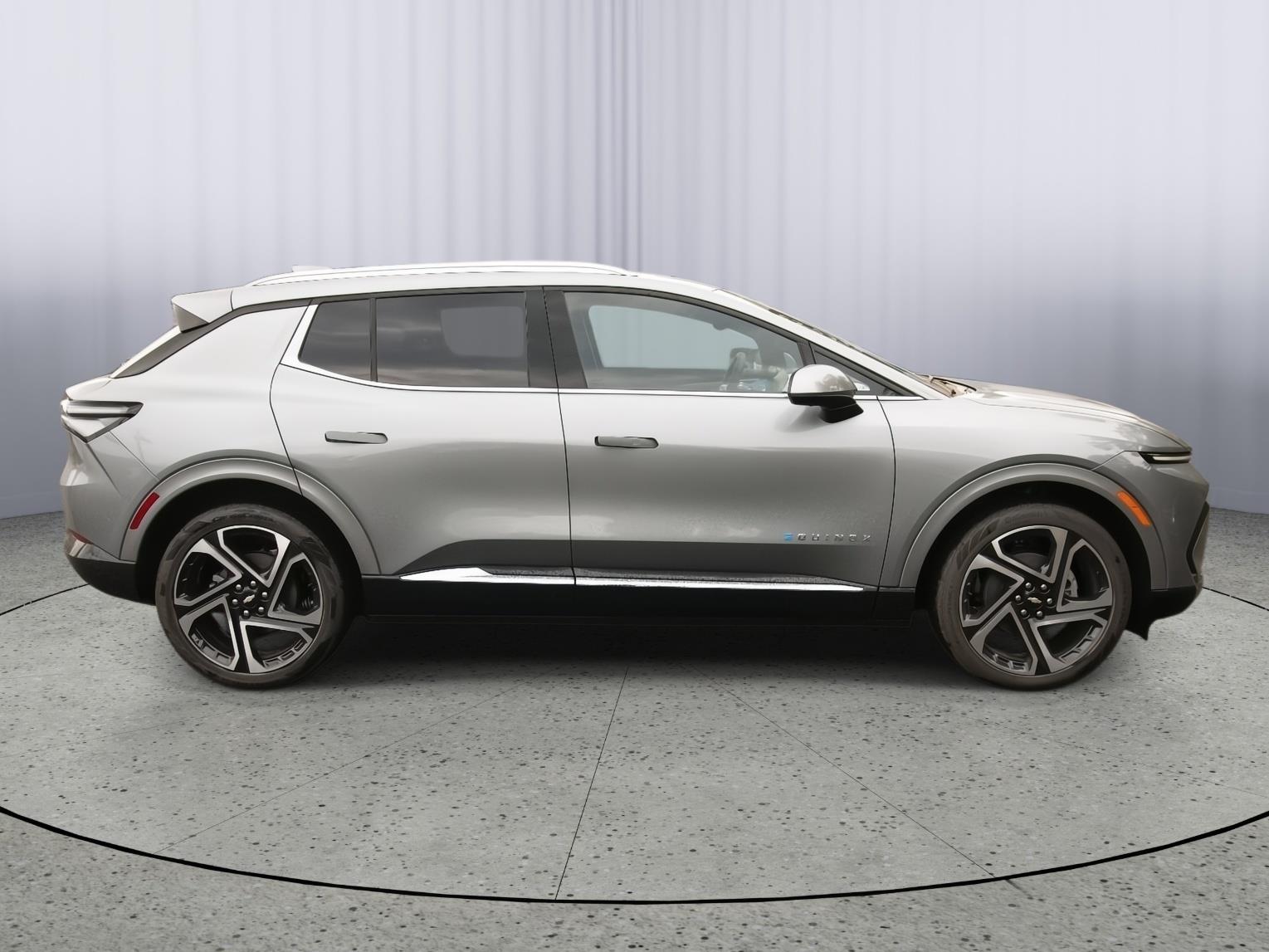 2025 Chevrolet Equinox EV 1LT photo 8