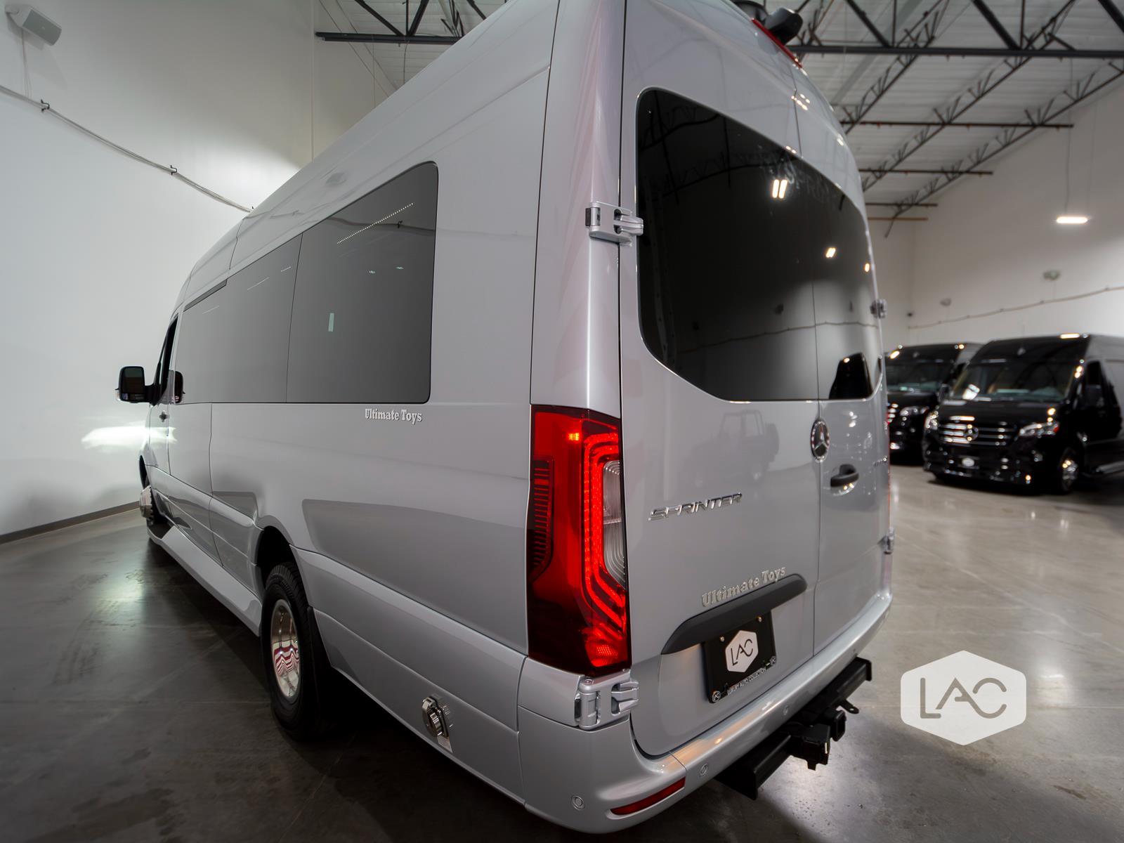 2022 Mercedes Benz Sprinter Cargo Van photo 8