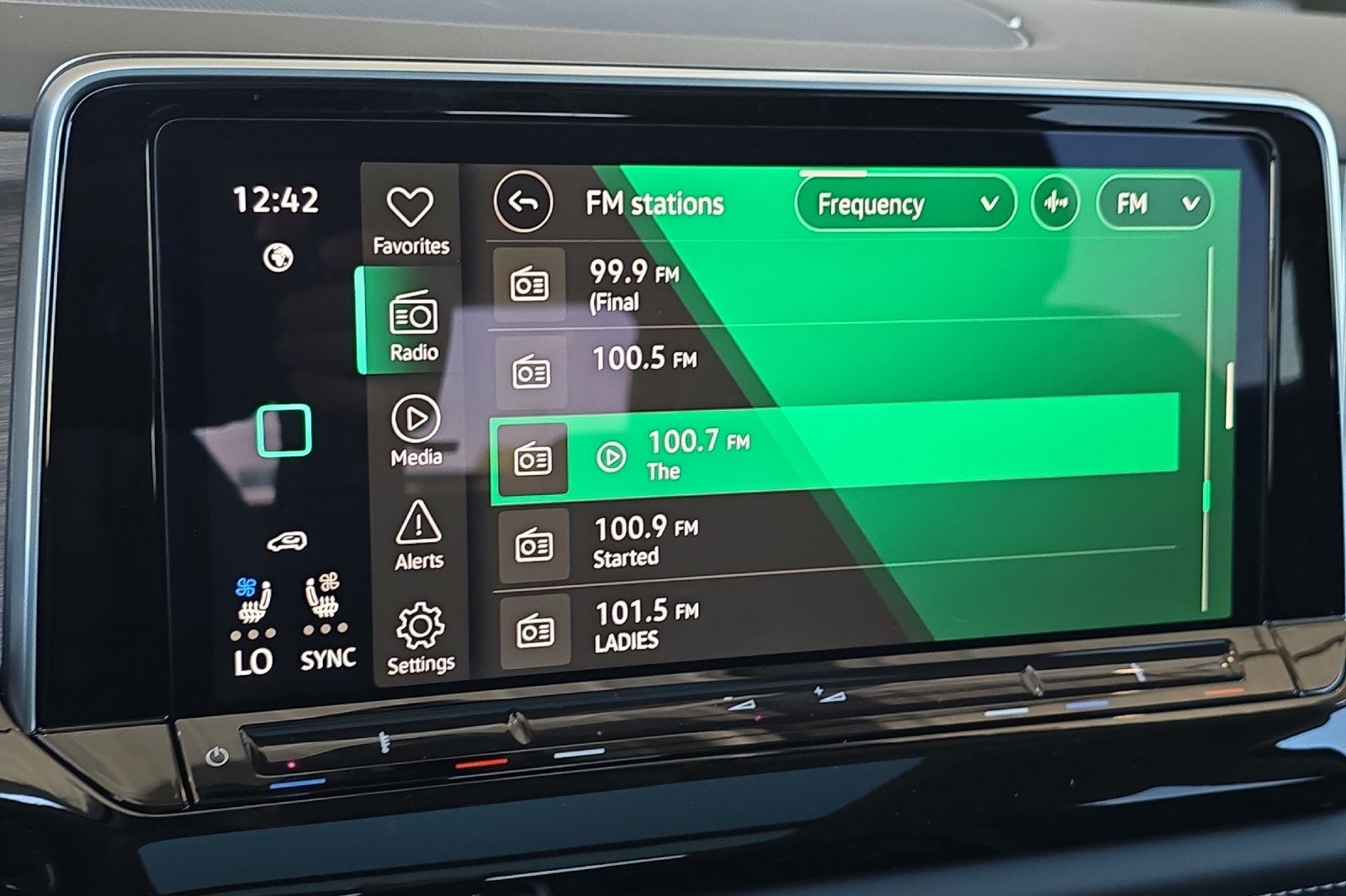 2025 Volkswagen Atlas SEL Premium R-Line photo 15