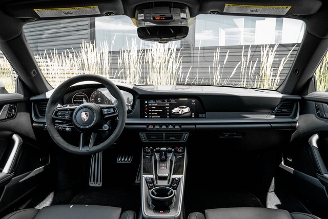 2025 Porsche 911 S photo 14