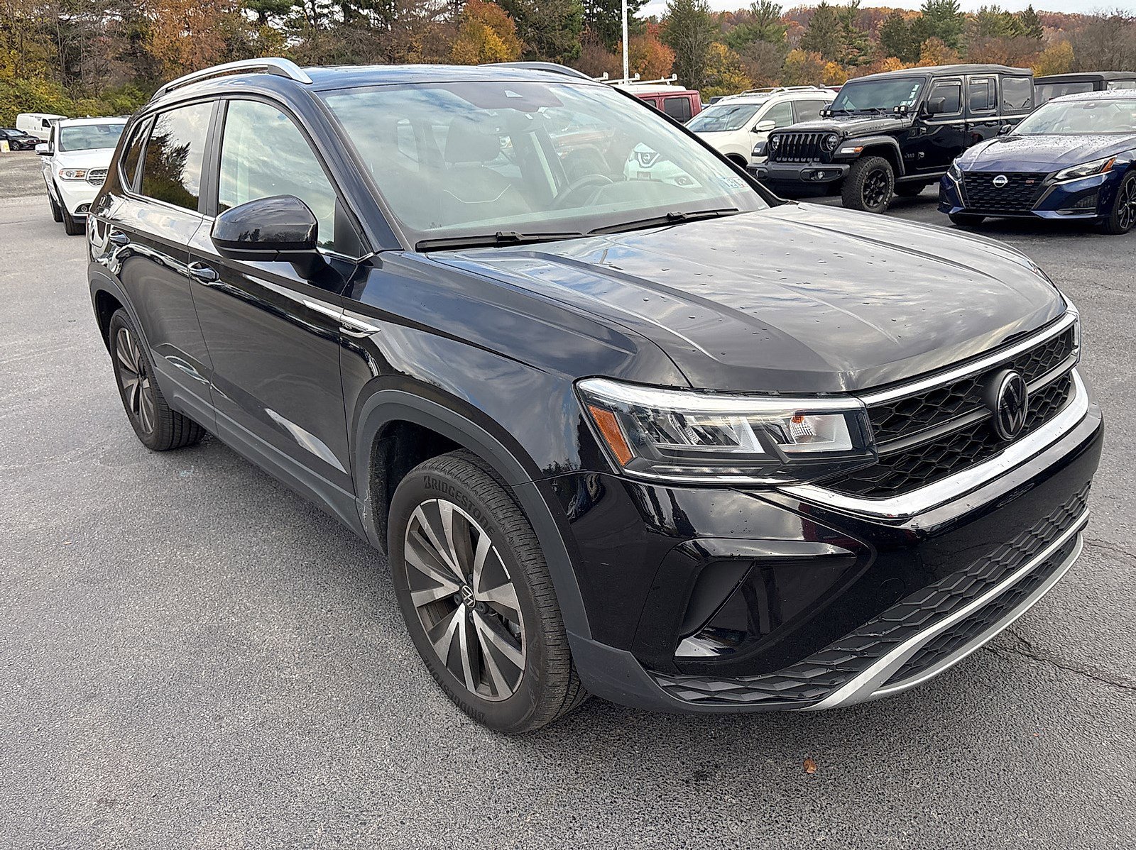 2023 Volkswagen Taos SE photo 3