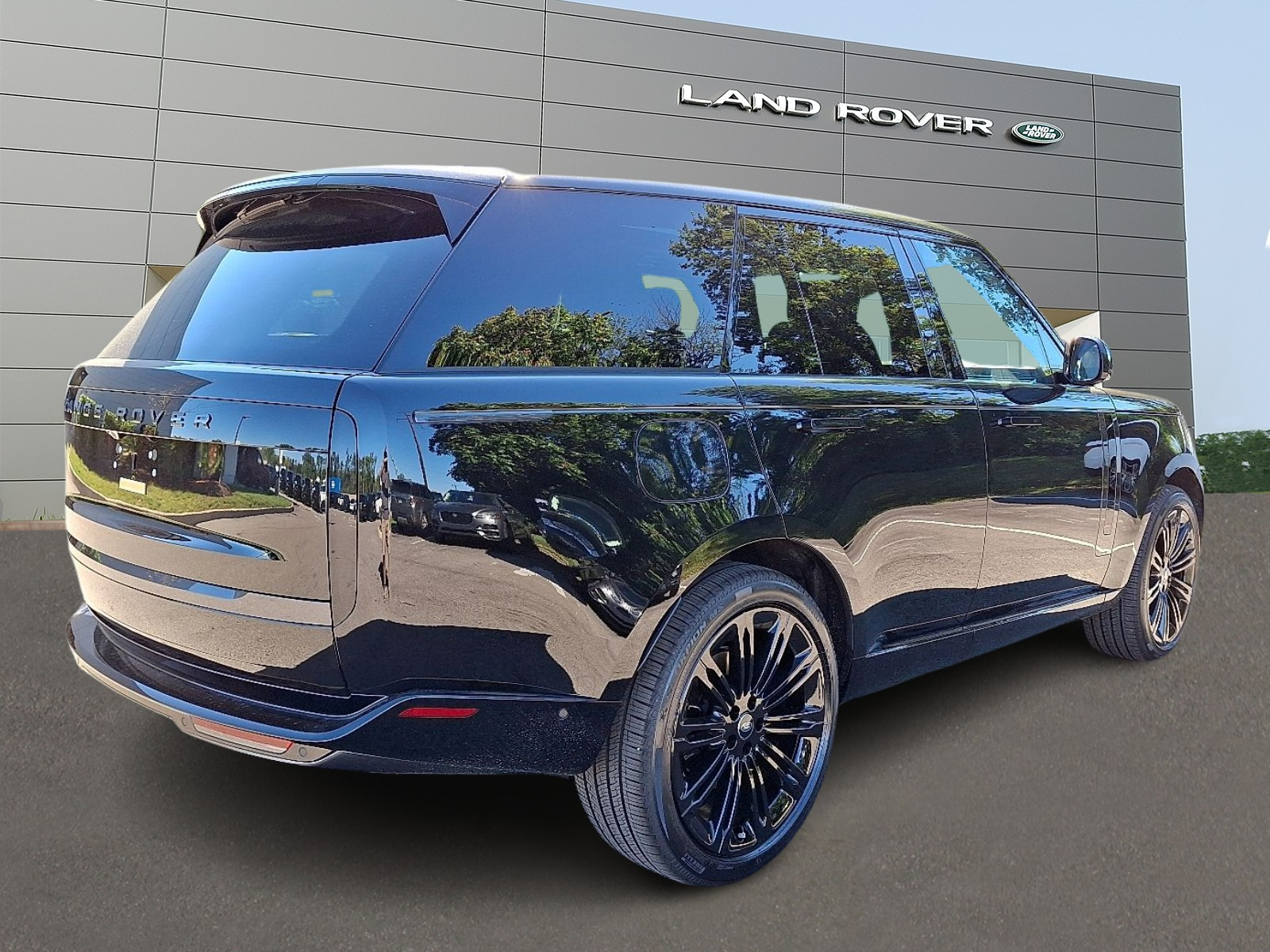 2025 Land Rover Range Rover SE photo 2