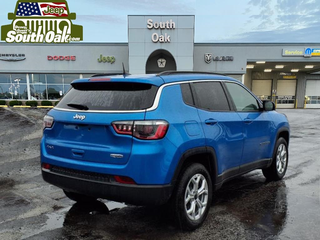2025 Jeep Compass Latitude photo 2