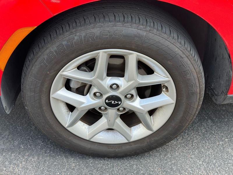 2023 Kia Soul LX S photo 2