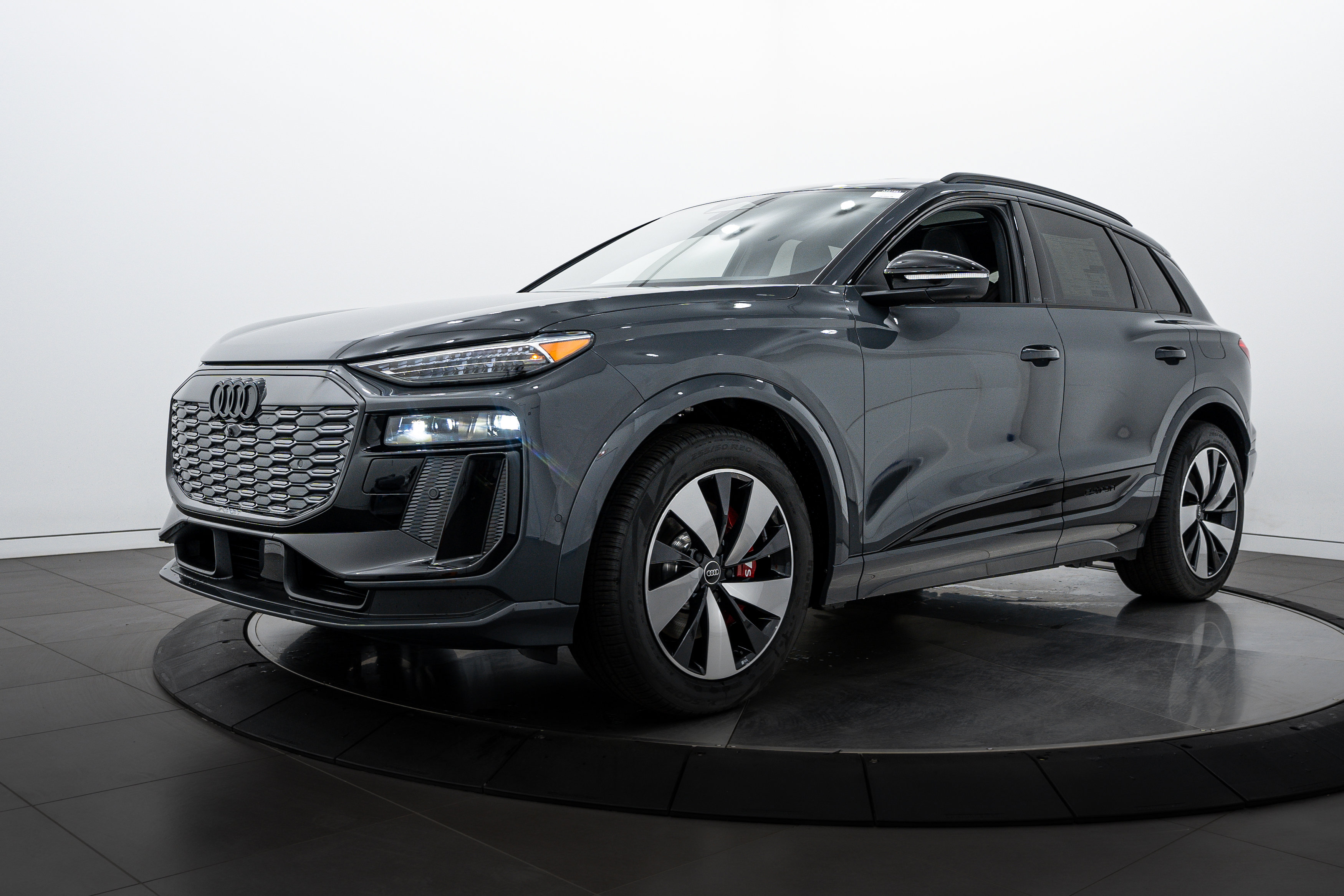 2025 Audi SQ6 photo 6