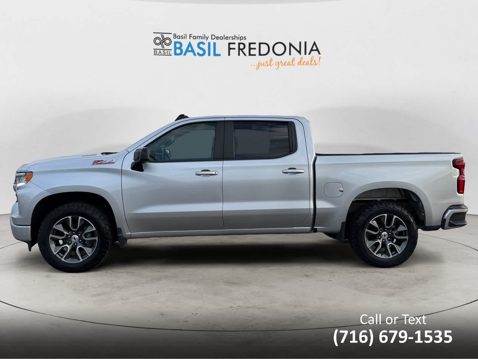 2022 Chevrolet Silverado 1500 RST photo 2