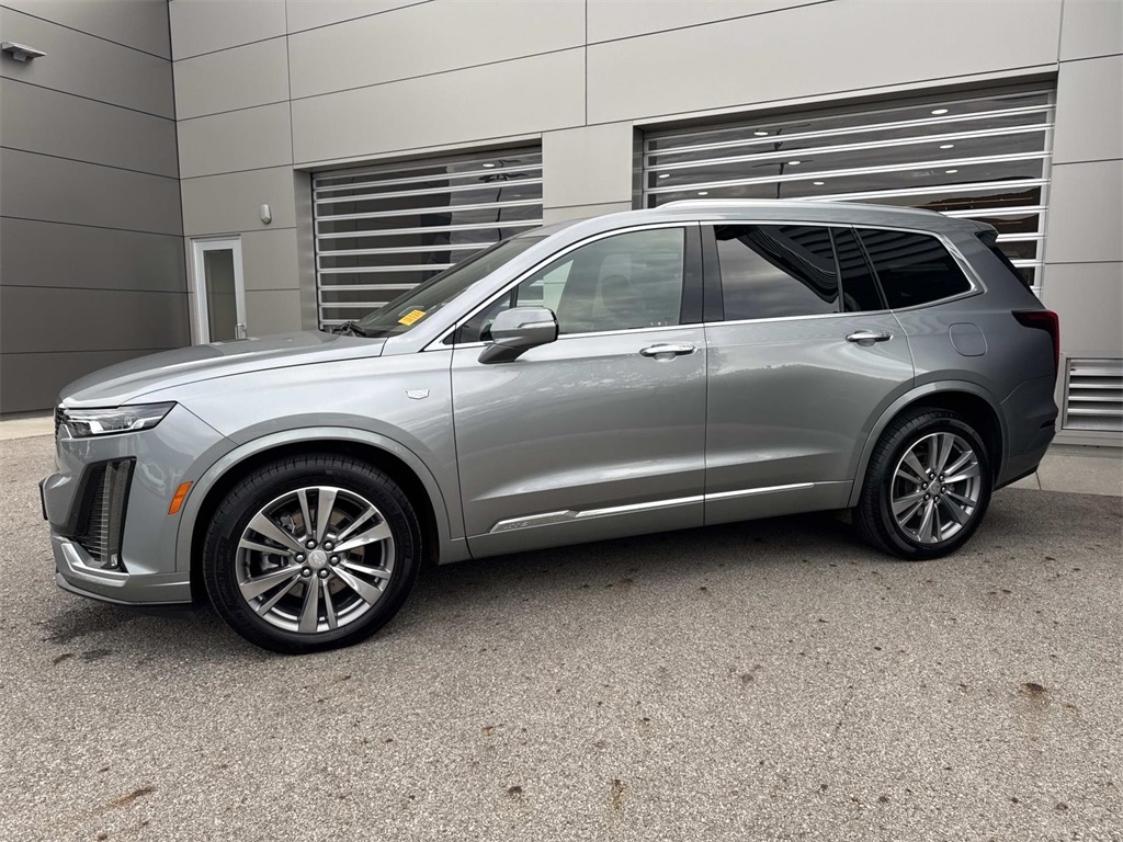 2025 Cadillac XT6 Premium Luxury photo 2