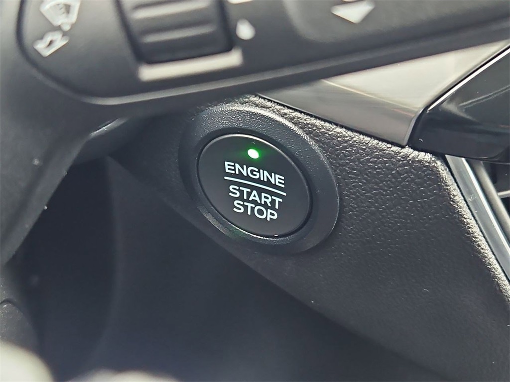 2022 Ford Escape Hybrid Titanium photo 12