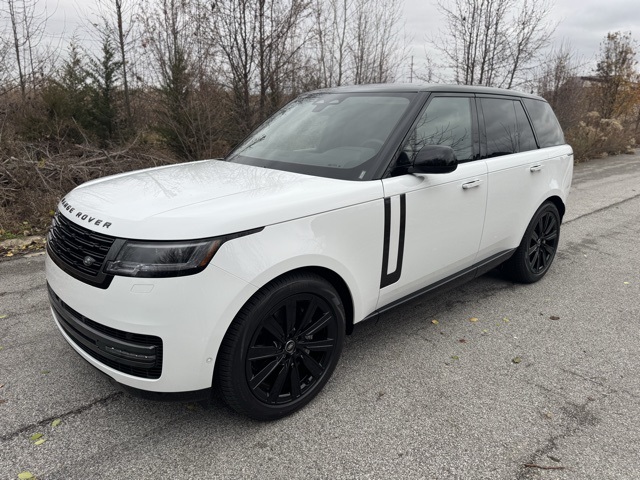 2025 Land Rover Range Rover SE's photo