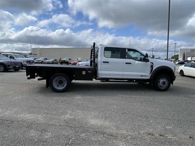 2025 Ford F-550 photo 2