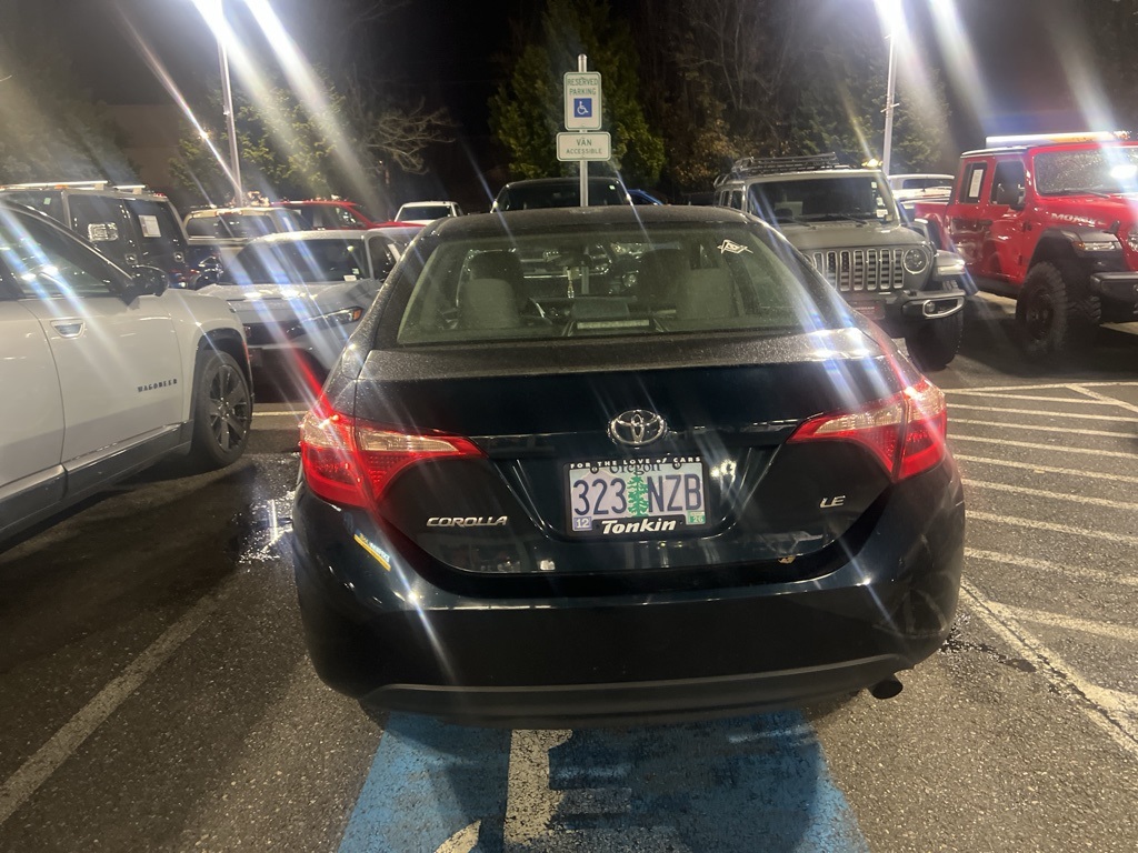 2018 Toyota Corolla LE photo 3