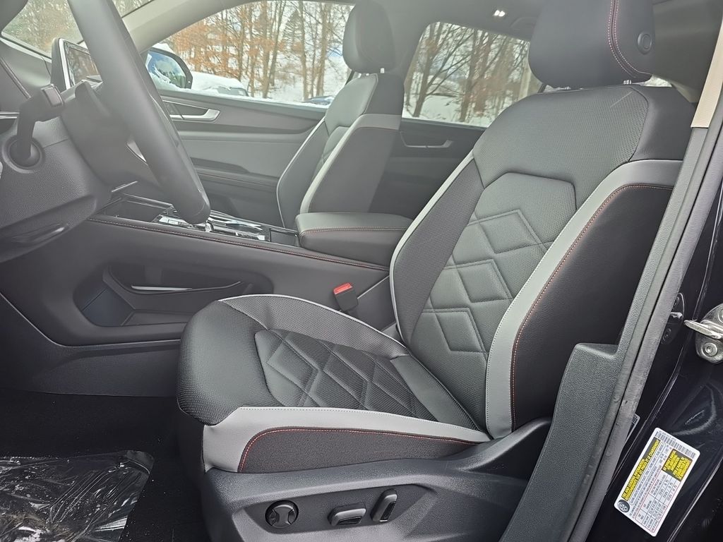 2025 Volkswagen Atlas Peak Edition SE photo 3
