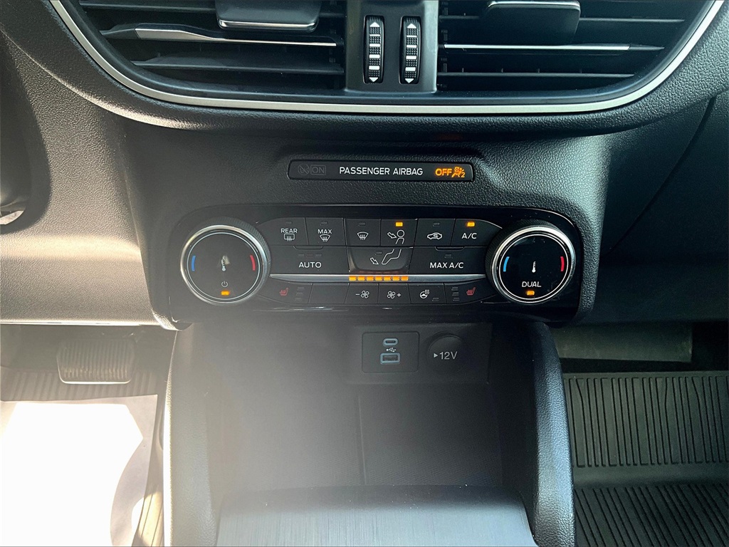 2022 Ford Escape SEL photo 25