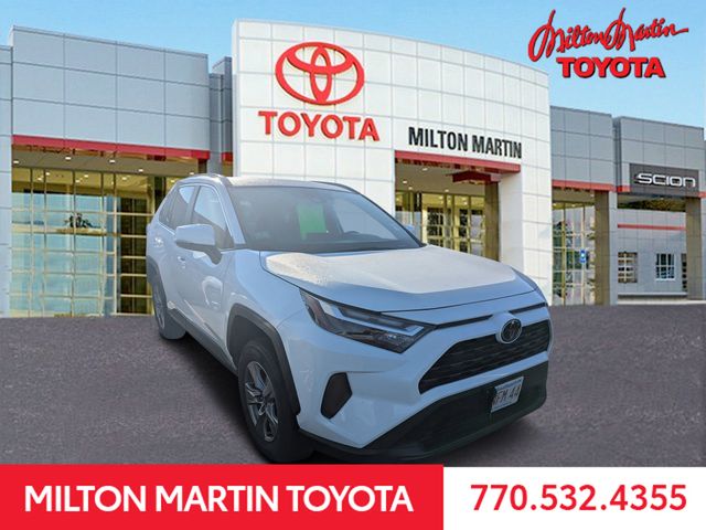 2024 Toyota RAV4 XLE's photo