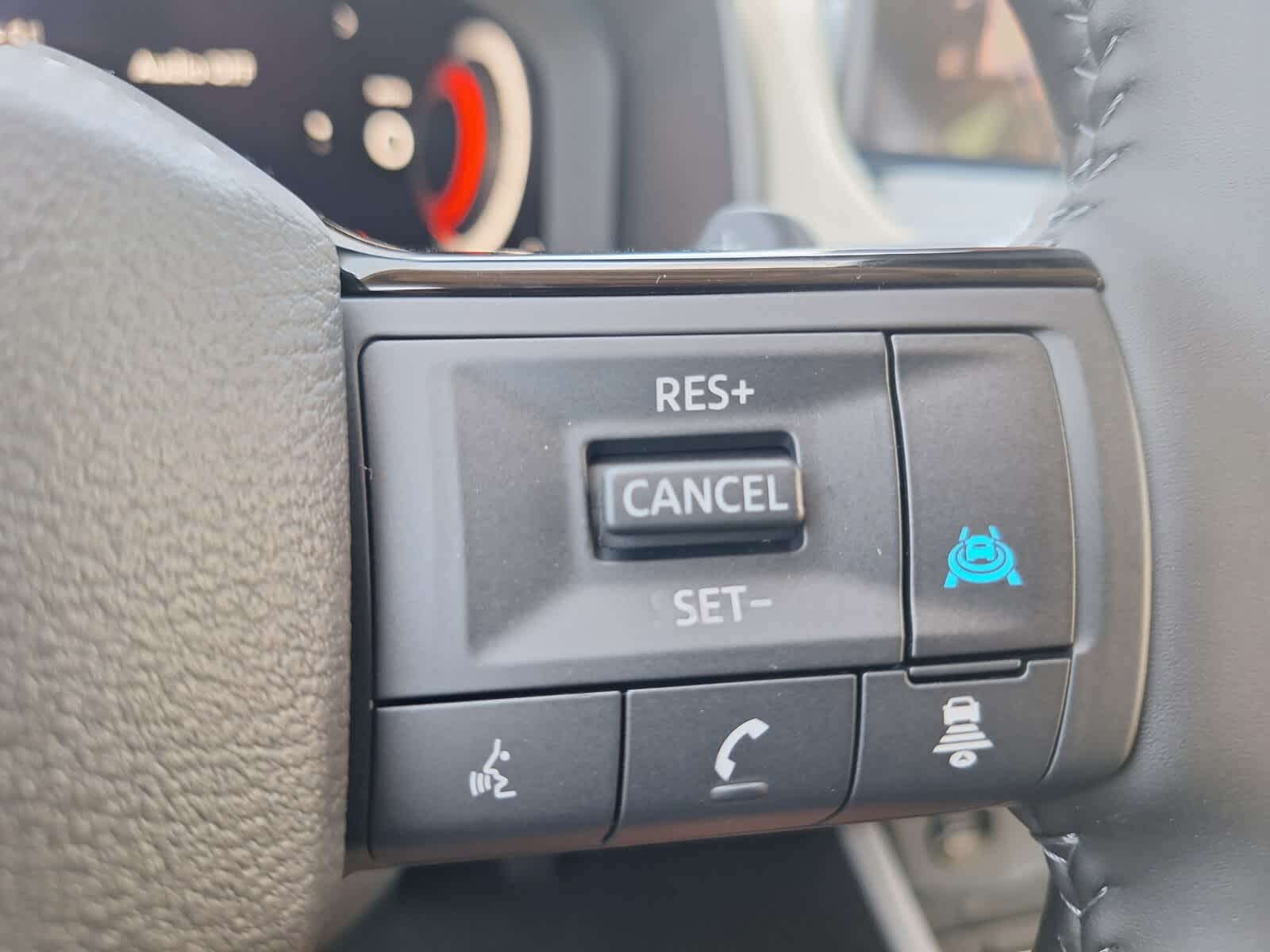 2025 Nissan Rogue SL photo 13