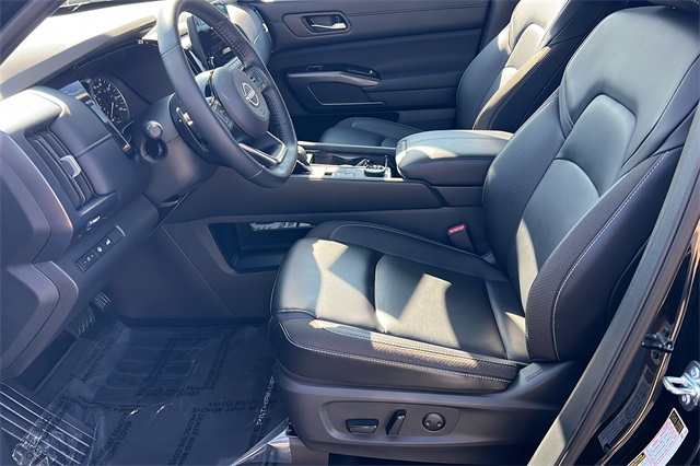 2024 Nissan Pathfinder SL photo 10