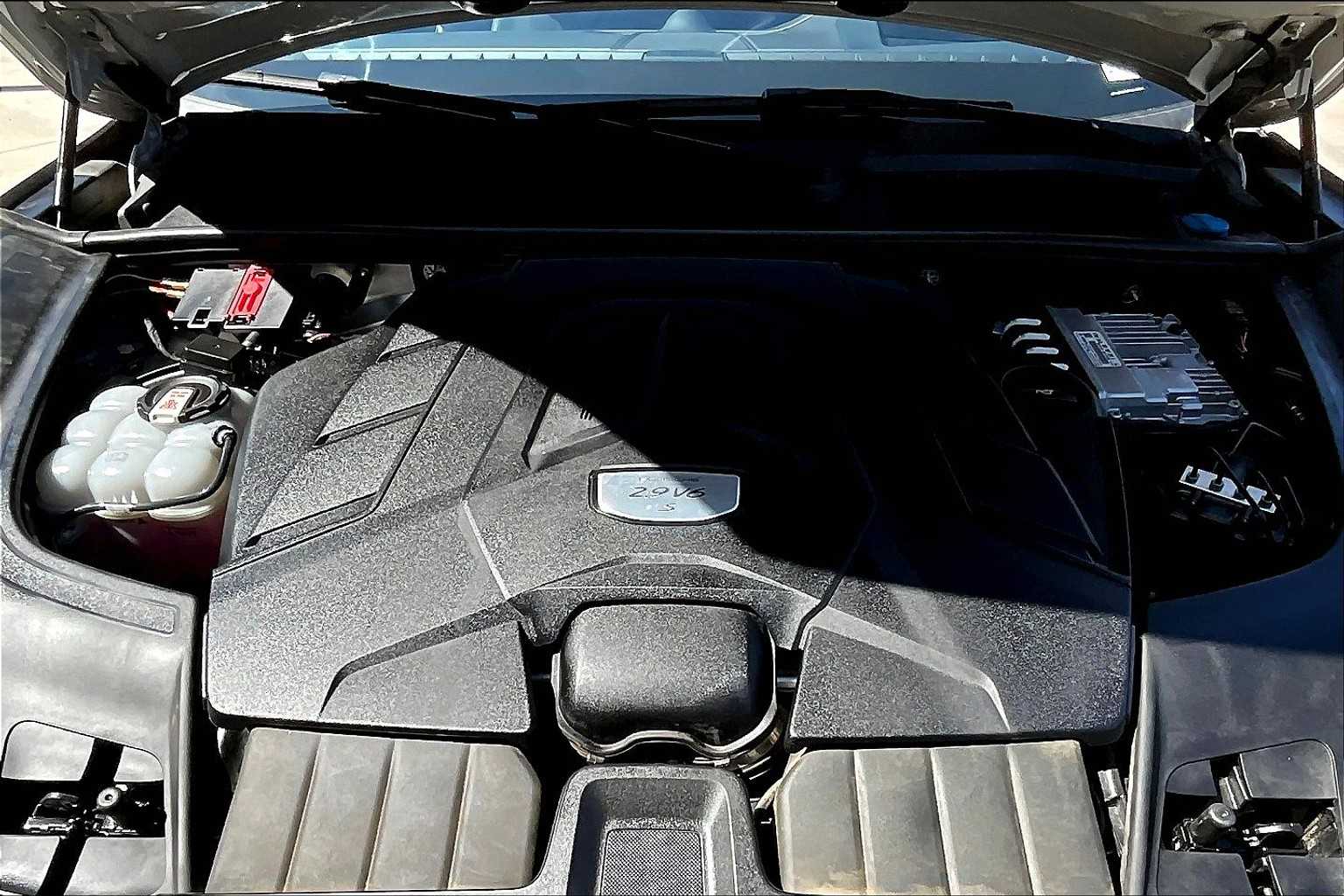 2023 Porsche Cayenne S Platinum Edition photo 21