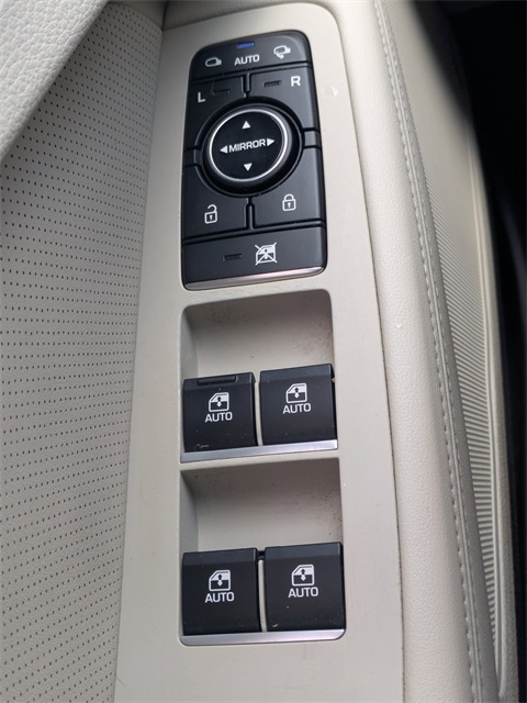 2015 Hyundai Genesis 5.0 photo 23