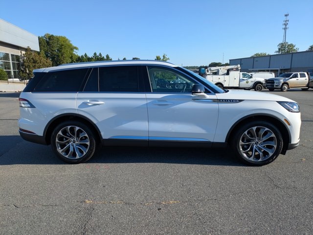2025 Lincoln Aviator Premiere photo 3
