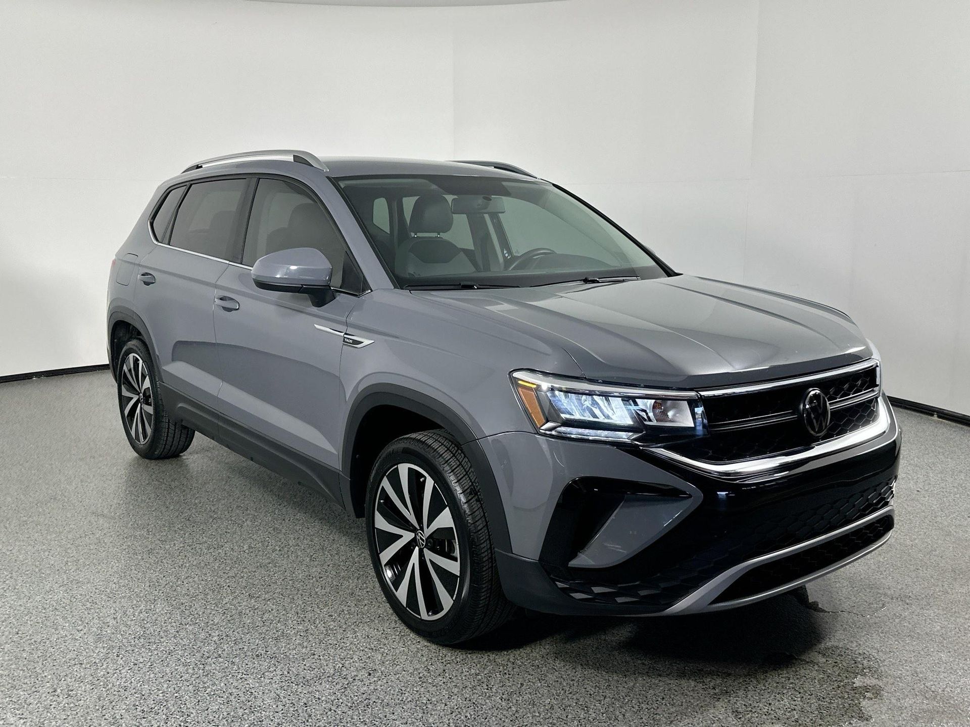 2022 Volkswagen Taos SE photo 3