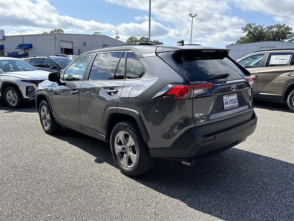 2022 Toyota RAV4 XLE photo 4