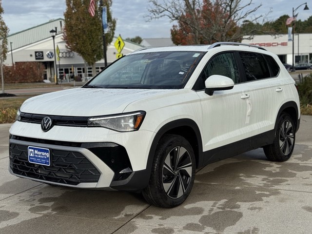 2025 Volkswagen Taos SE photo 4