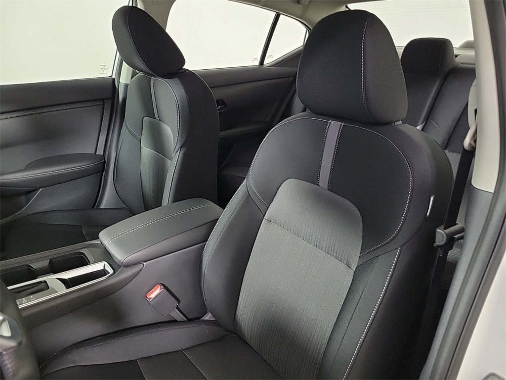 2025 Nissan Sentra SV photo 17