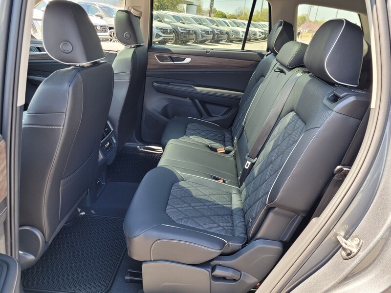 2025 Toyota RAV4 SEL Premium R-Line photo 4