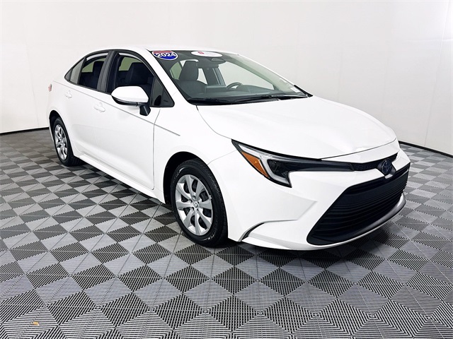 2024 Toyota Corolla LE's photo