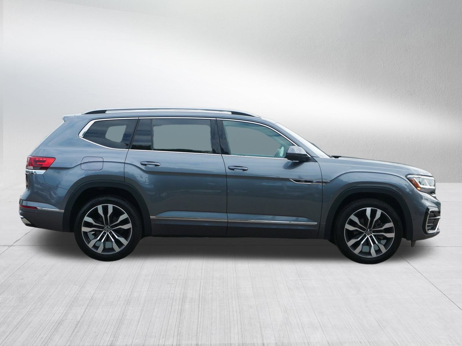 2022 Volkswagen Atlas V6 SEL Premium R-Line photo 3