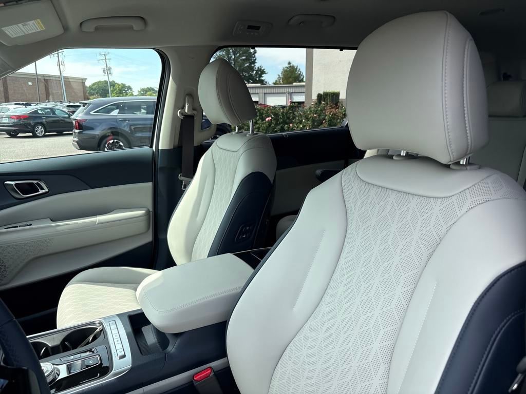 2026 Kia Carnival EX photo 11