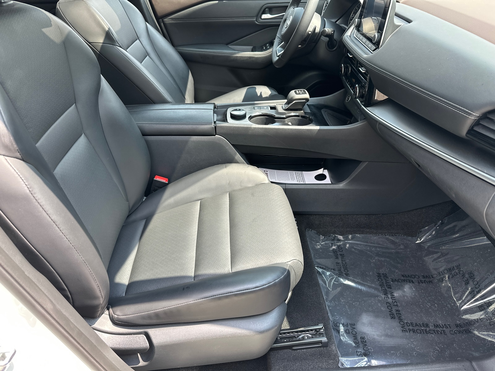 2023 Nissan Rogue SV photo 13