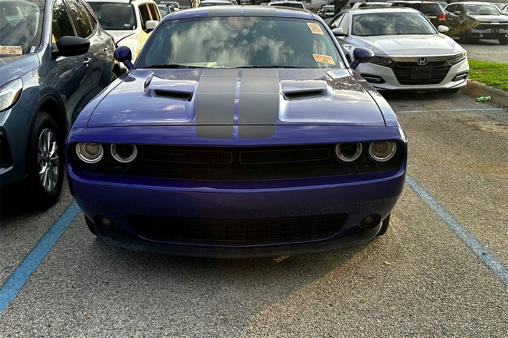 2022 Dodge Challenger SXT photo 3