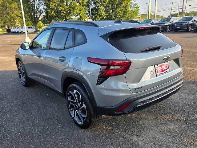 2025 Chevrolet Trax photo 8