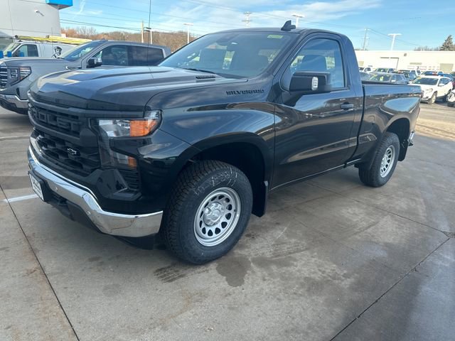 2025 Chevrolet Silverado Base's photo