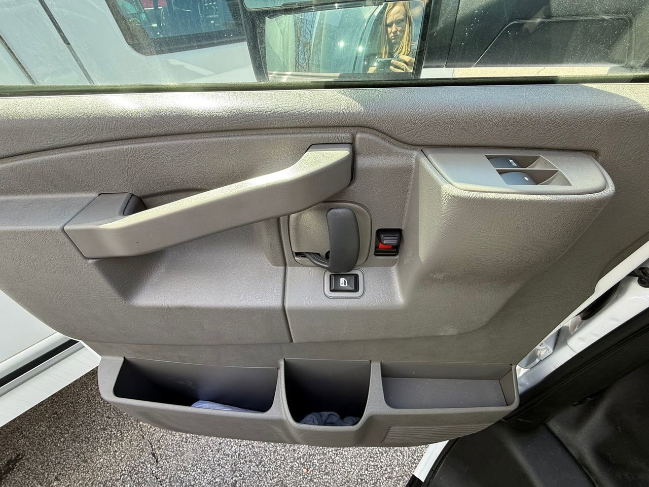 2024 Gmc Savana Cutaway photo 3