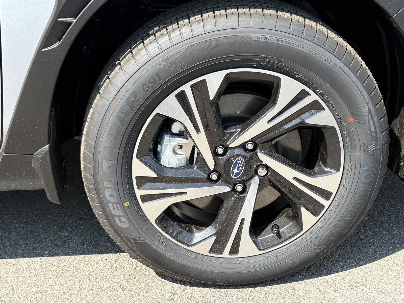 New 2025 Ice Silver Metallic Subaru Premium image 30