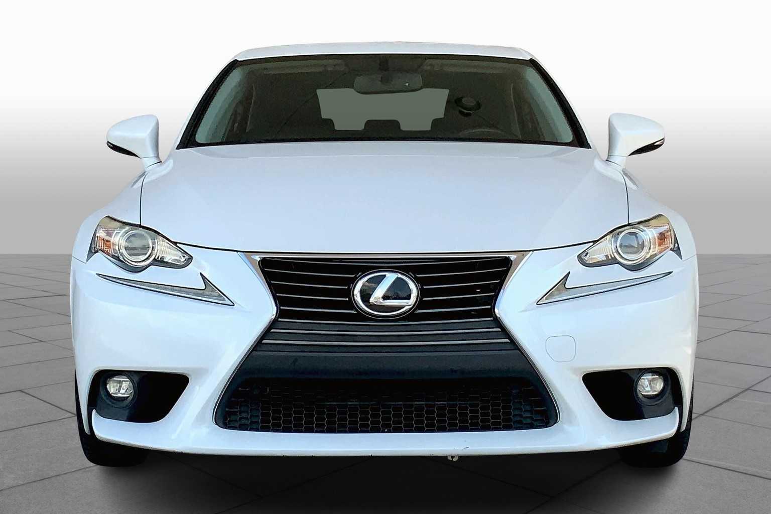 2016 Lexus IS 200t photo 2