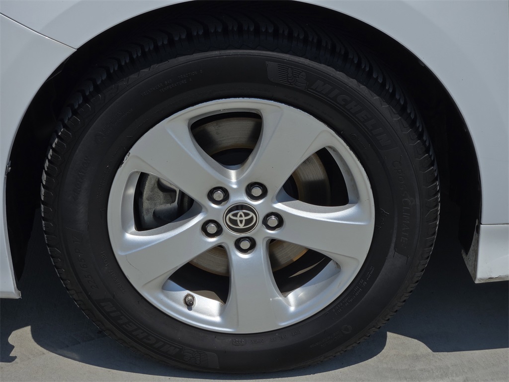 2020 Toyota Sienna LE photo 9