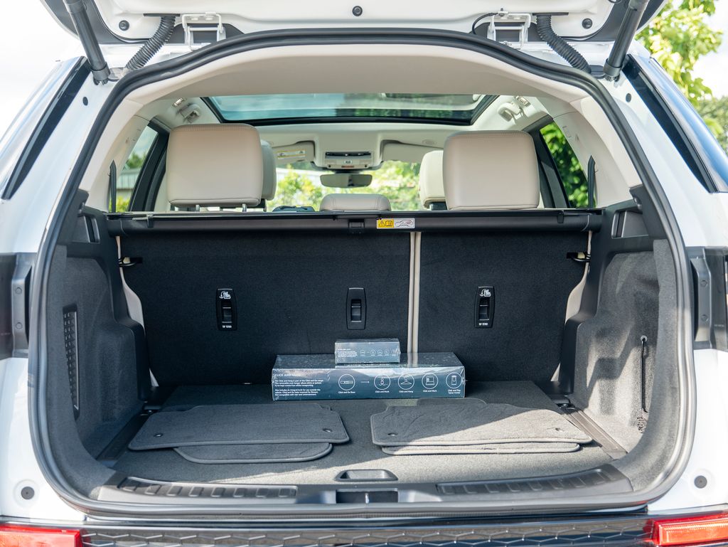 2024 Land Rover Discovery Sport S photo 31